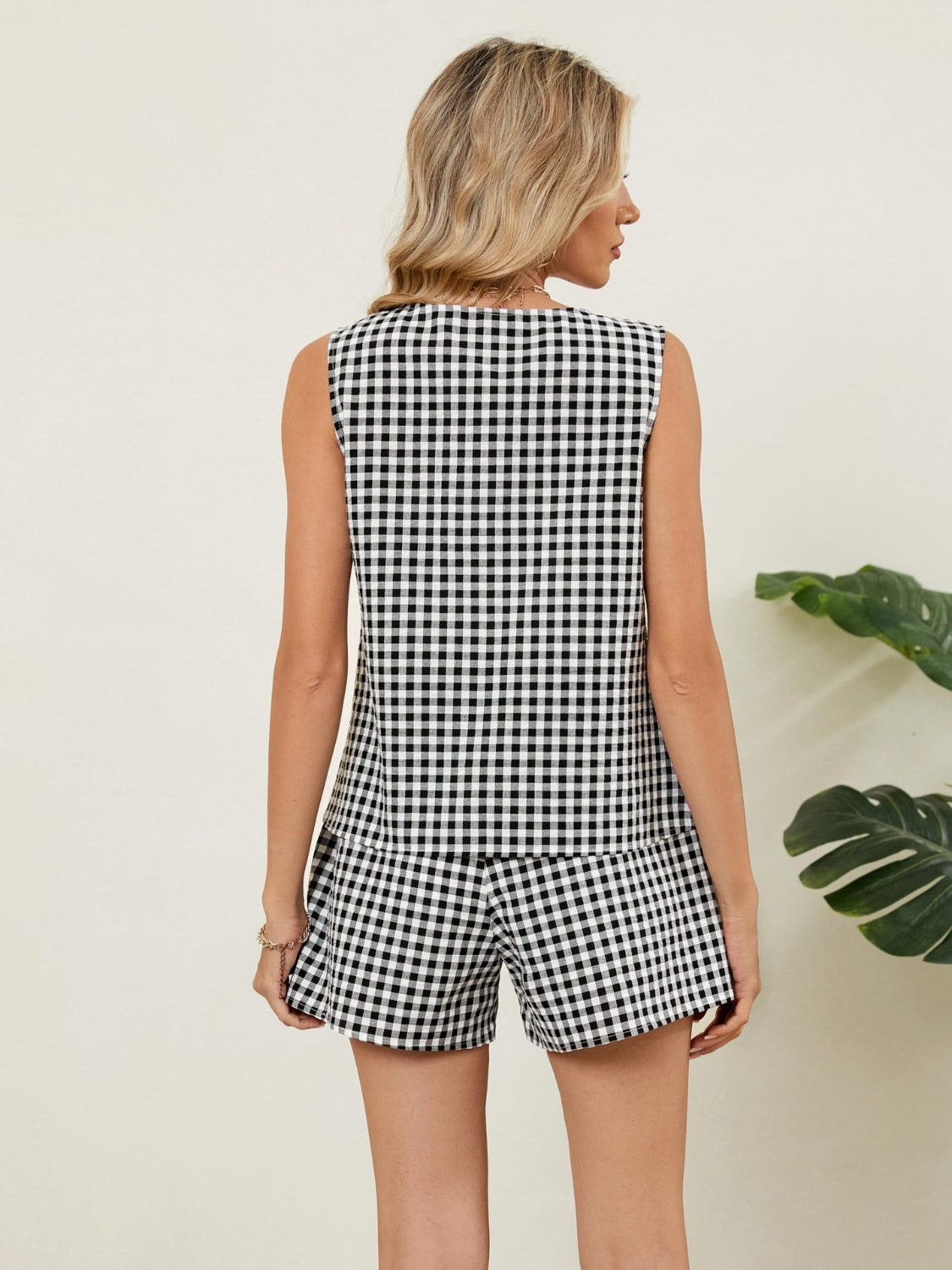 Trendy Plaid V-Neck Sleeveless Top and Shorts Set - Perfect for Summer.