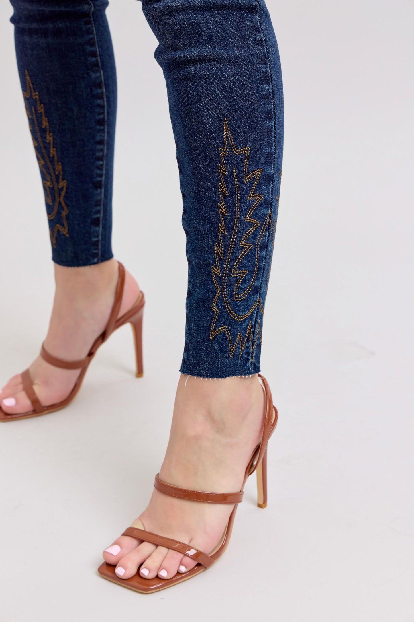 Judy Blue Full Size Embroidered High Rise Skinny Jeans Plus Size.