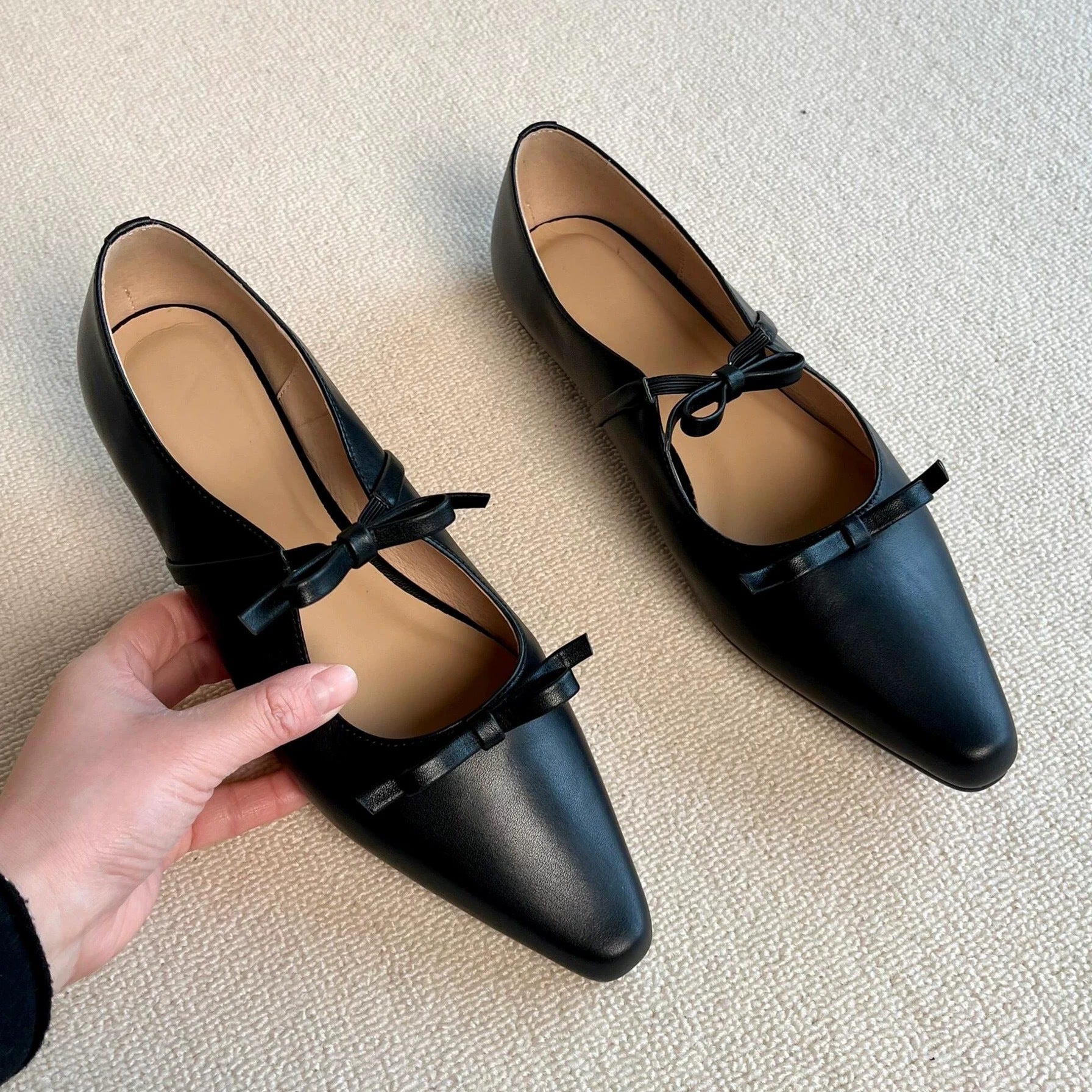 Stylish Bow Point Toe Flat Slip-Ons.