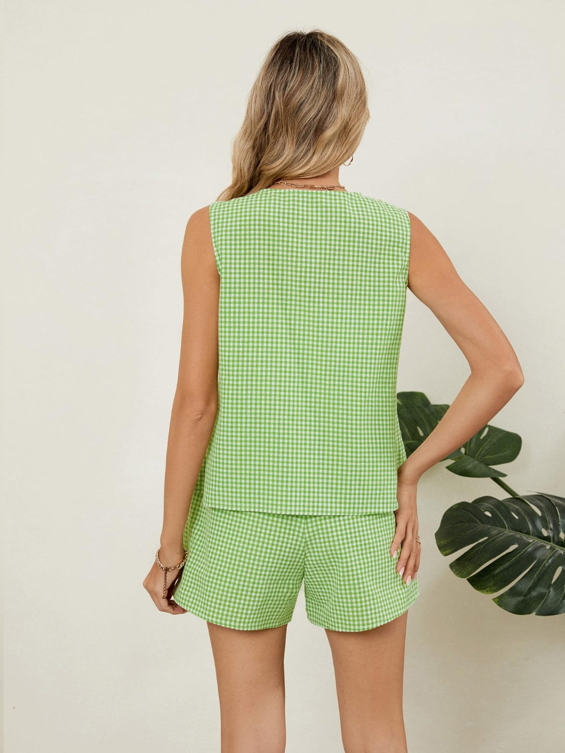 Trendy Plaid V-Neck Sleeveless Top and Shorts Set - Perfect for Summer.