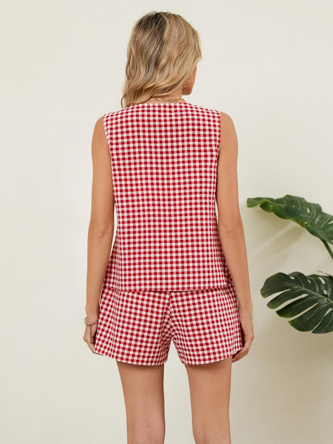 Trendy Plaid V-Neck Sleeveless Top and Shorts Set - Perfect for Summer.