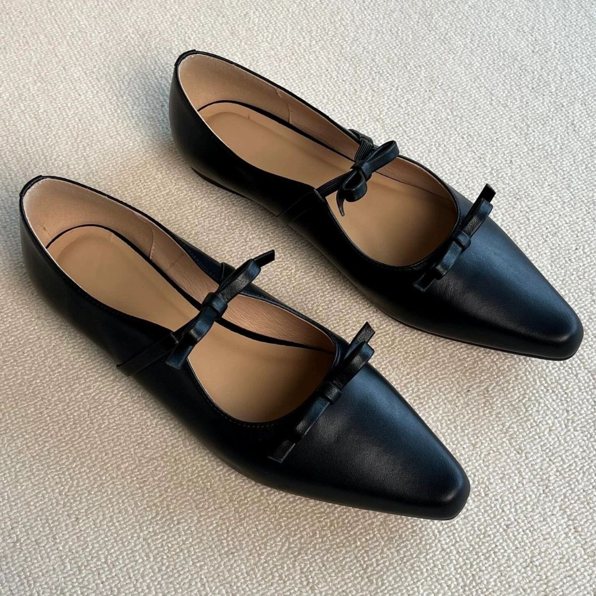 Stylish Bow Point Toe Flat Slip-Ons.